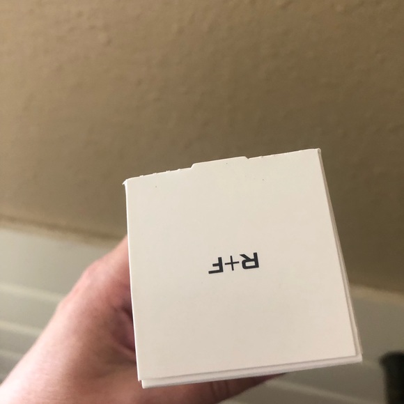 Rodan+Fields Reverse Deep Exfoliating Cleaner - Picture 3 of 5